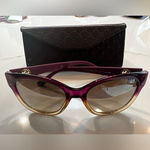 Gucci purple textured frame sunglasses.